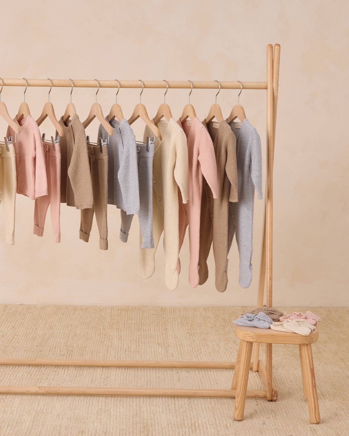 Knit Booties || Heathered Rose