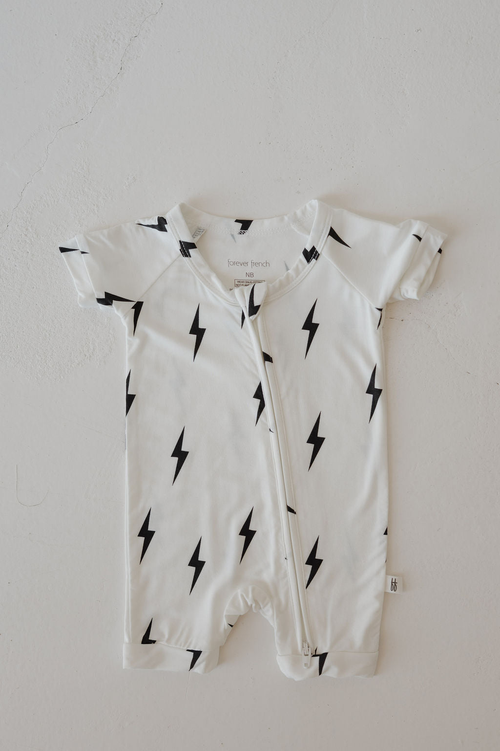 Shortie Bamboo Zip | White & Black Lightning Bolt
