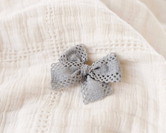 Crochet bow (bluejay)