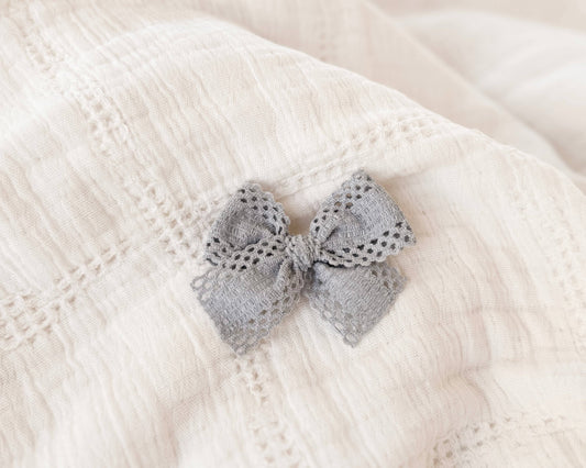 Crochet bow (bluejay)