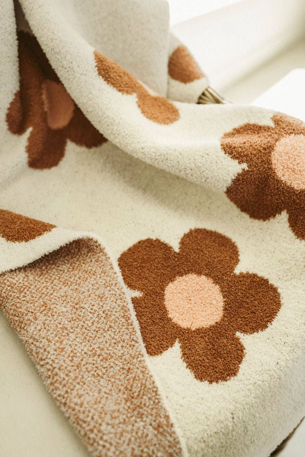 Daisy Plush Blanket - Caramel & Pink: Large 58" x 68"