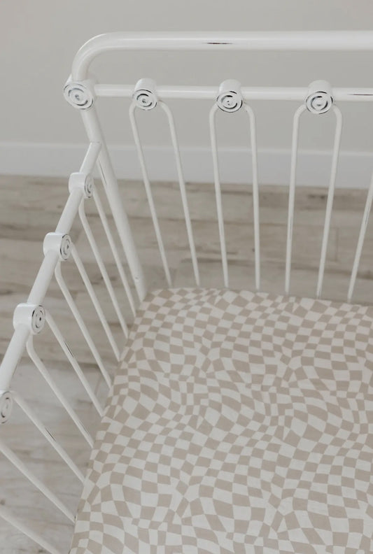 Muslin Crib Sheet || Wavy Checker