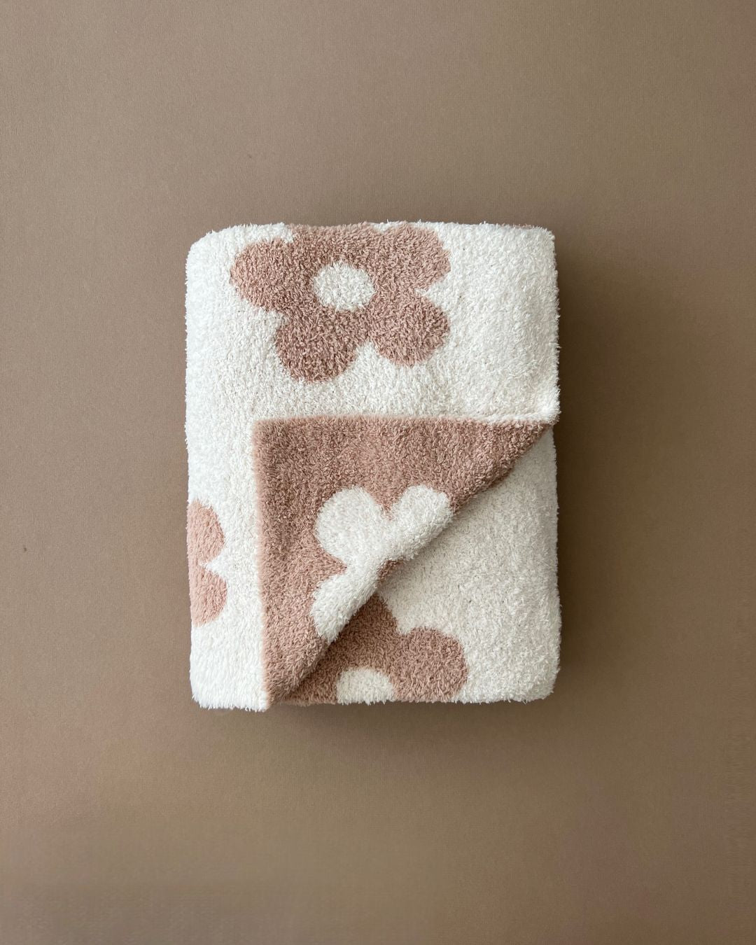 Daisy Fuzzy Blanket | Latte