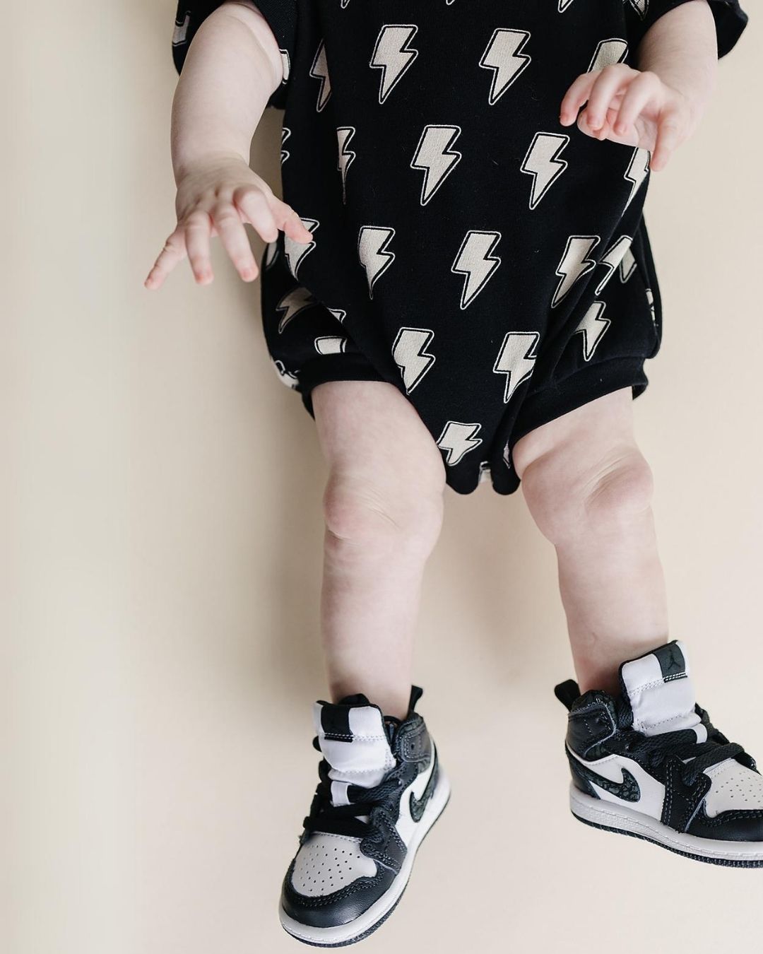 Short Sleeve Bubble Romper | Black Bolts