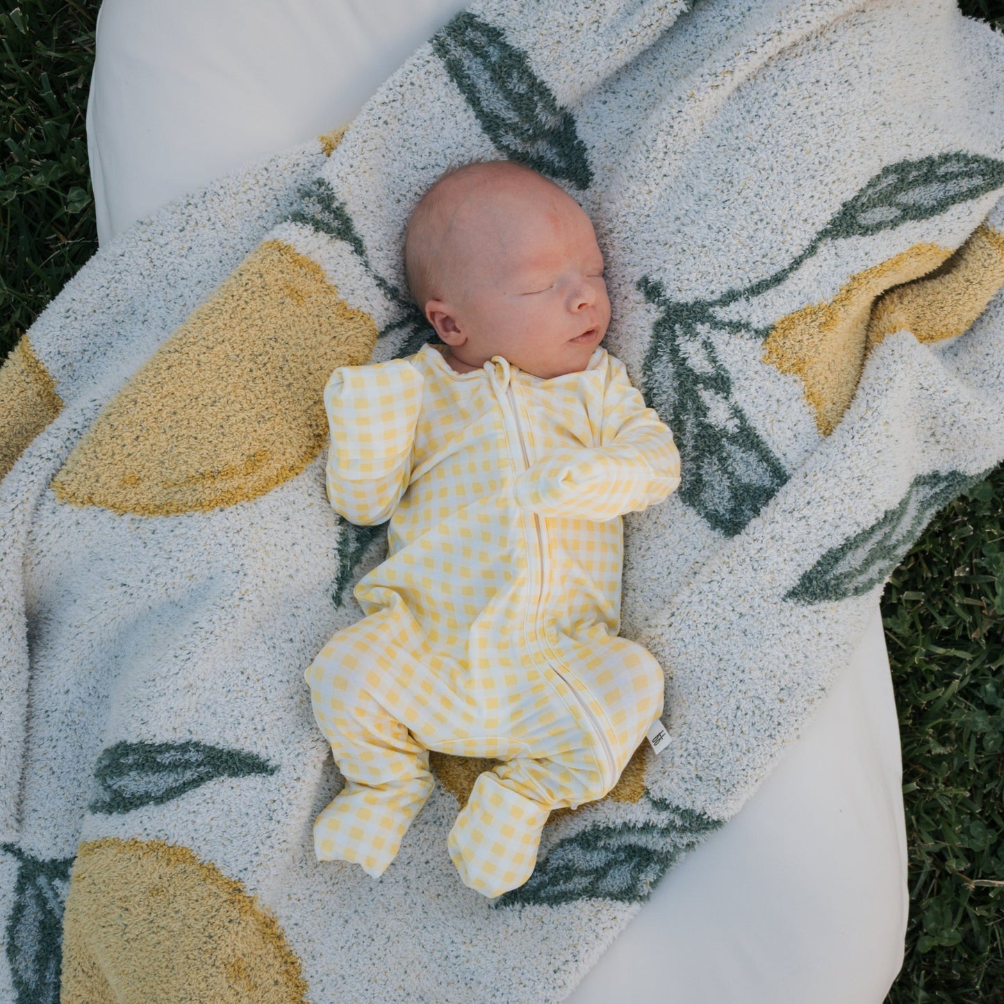 *PRE-ORDER* Plush Blanket | Lemon